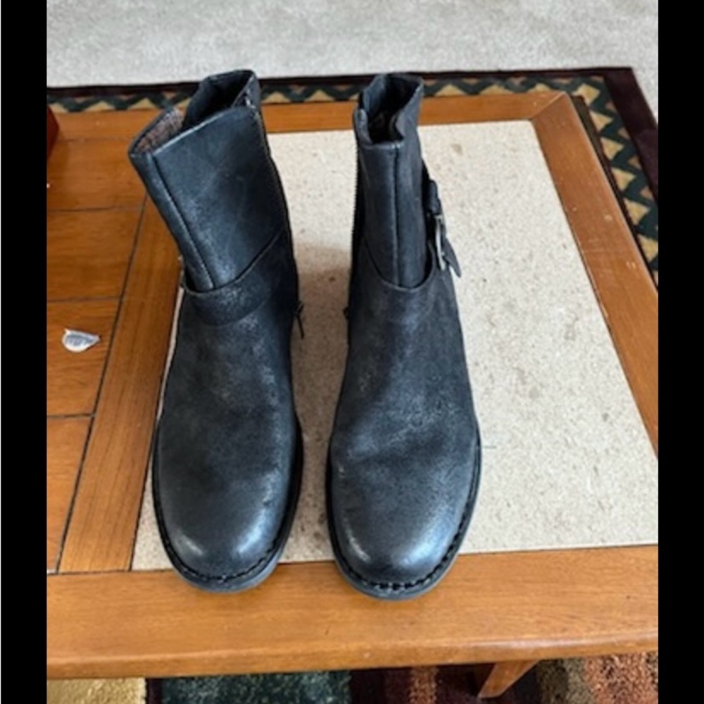 Born Women's Black Leather Ankle Boots Size 6  Excellent LIKE NEW Condition